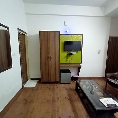 Hotel Global Inn -1 Km From Railway Station - Lift Food And Free Parking Лакхнау Экстерьер фото