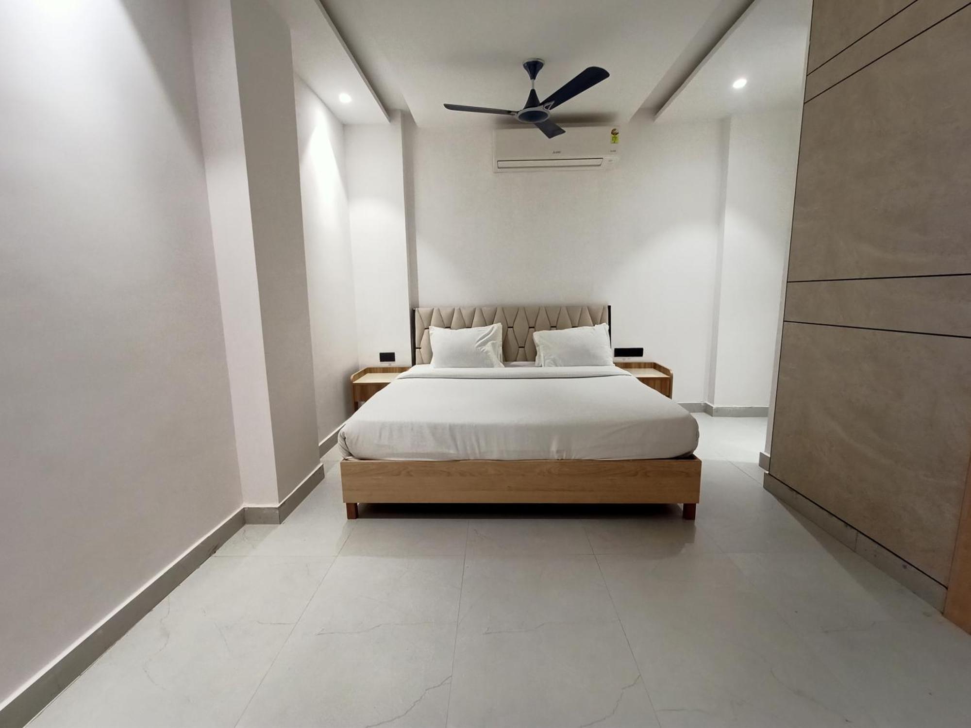 Hotel Global Inn -1 Km From Railway Station - Lift Food And Free Parking Лакхнау Экстерьер фото
