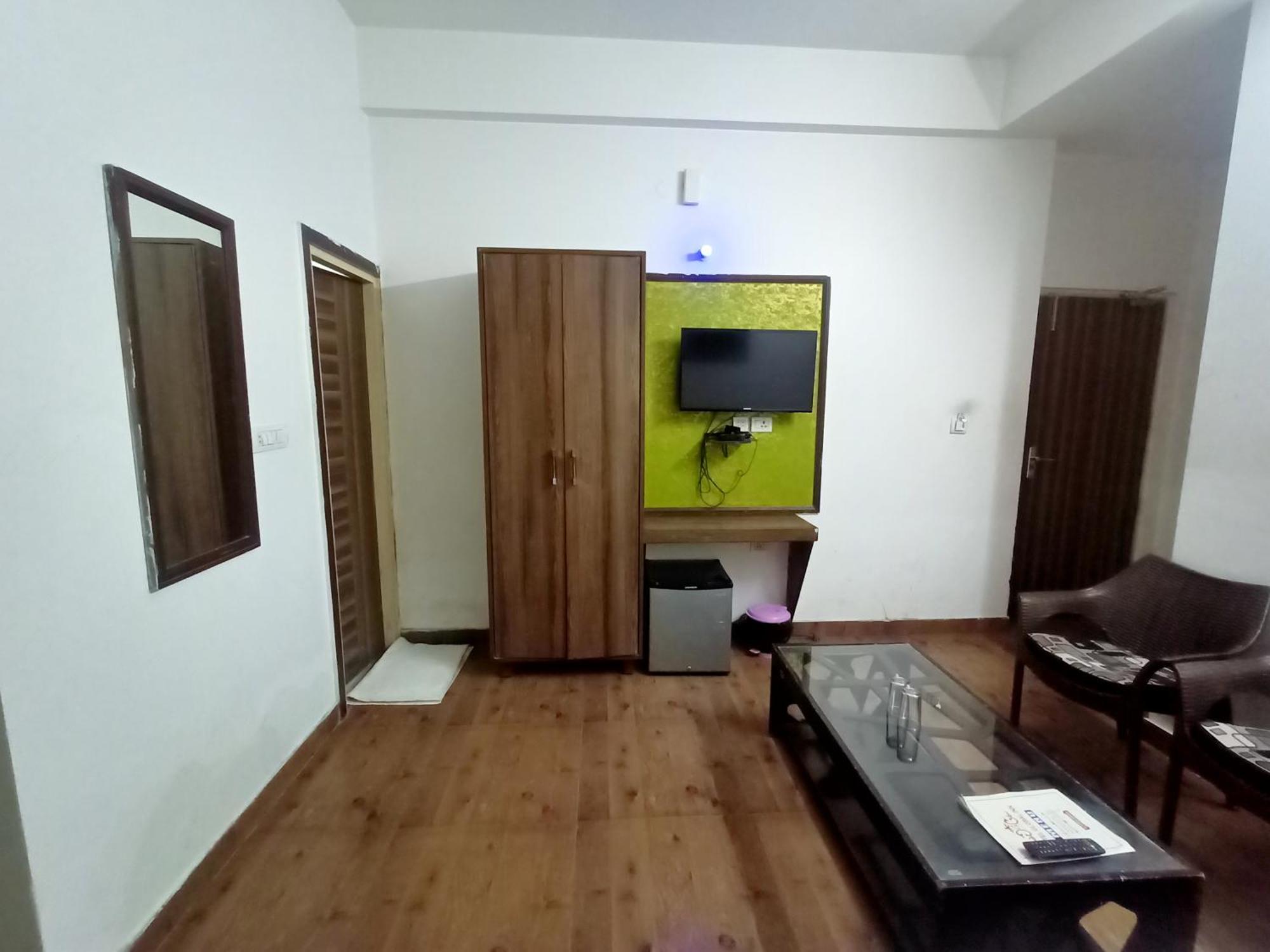 Hotel Global Inn -1 Km From Railway Station - Lift Food And Free Parking Лакхнау Экстерьер фото