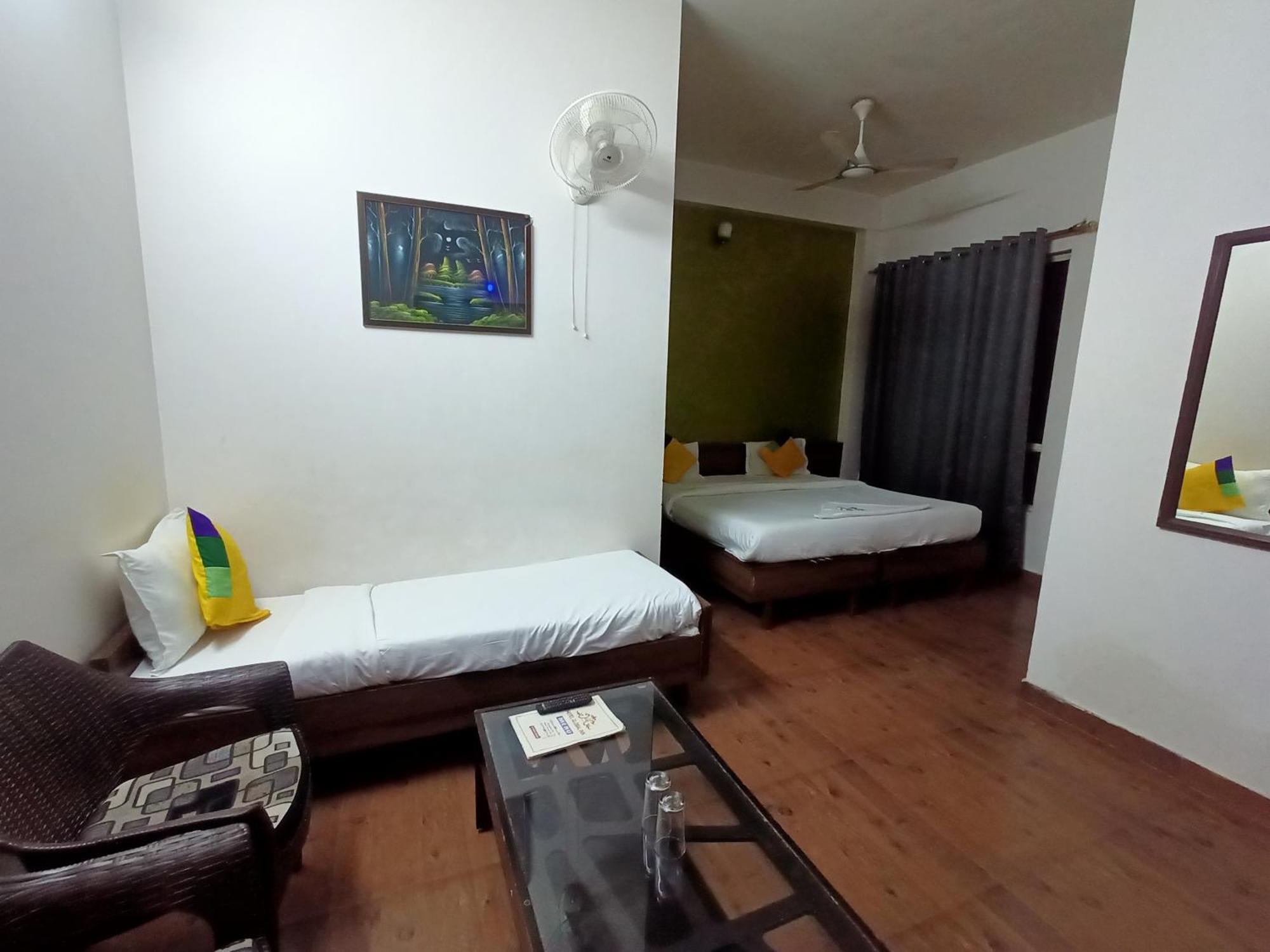 Hotel Global Inn -1 Km From Railway Station - Lift Food And Free Parking Лакхнау Экстерьер фото