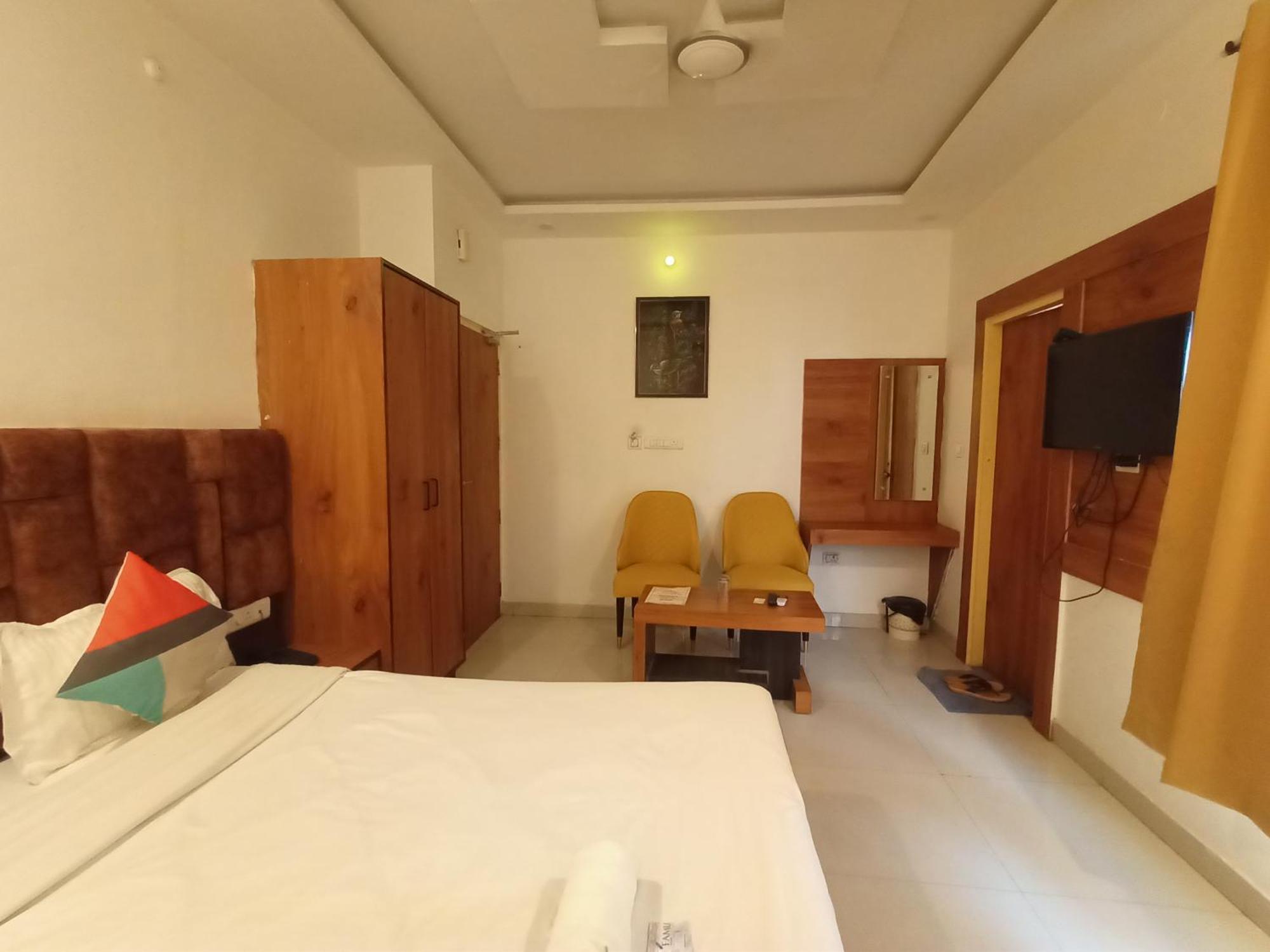 Hotel Global Inn -1 Km From Railway Station - Lift Food And Free Parking Лакхнау Экстерьер фото
