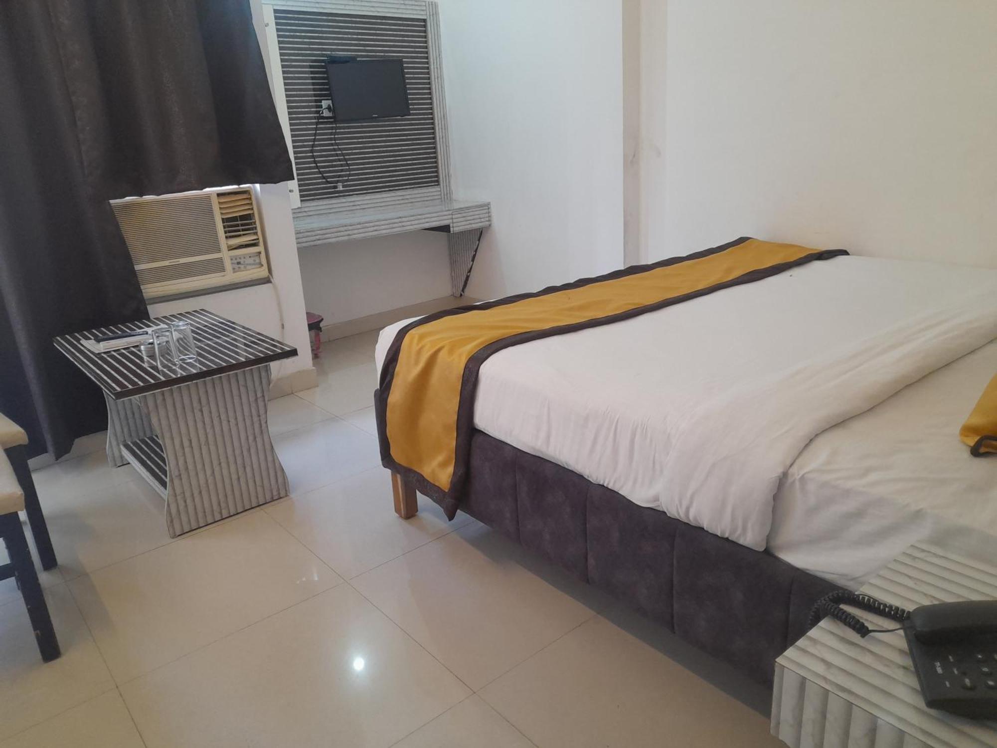 Hotel Global Inn -1 Km From Railway Station - Lift Food And Free Parking Лакхнау Экстерьер фото