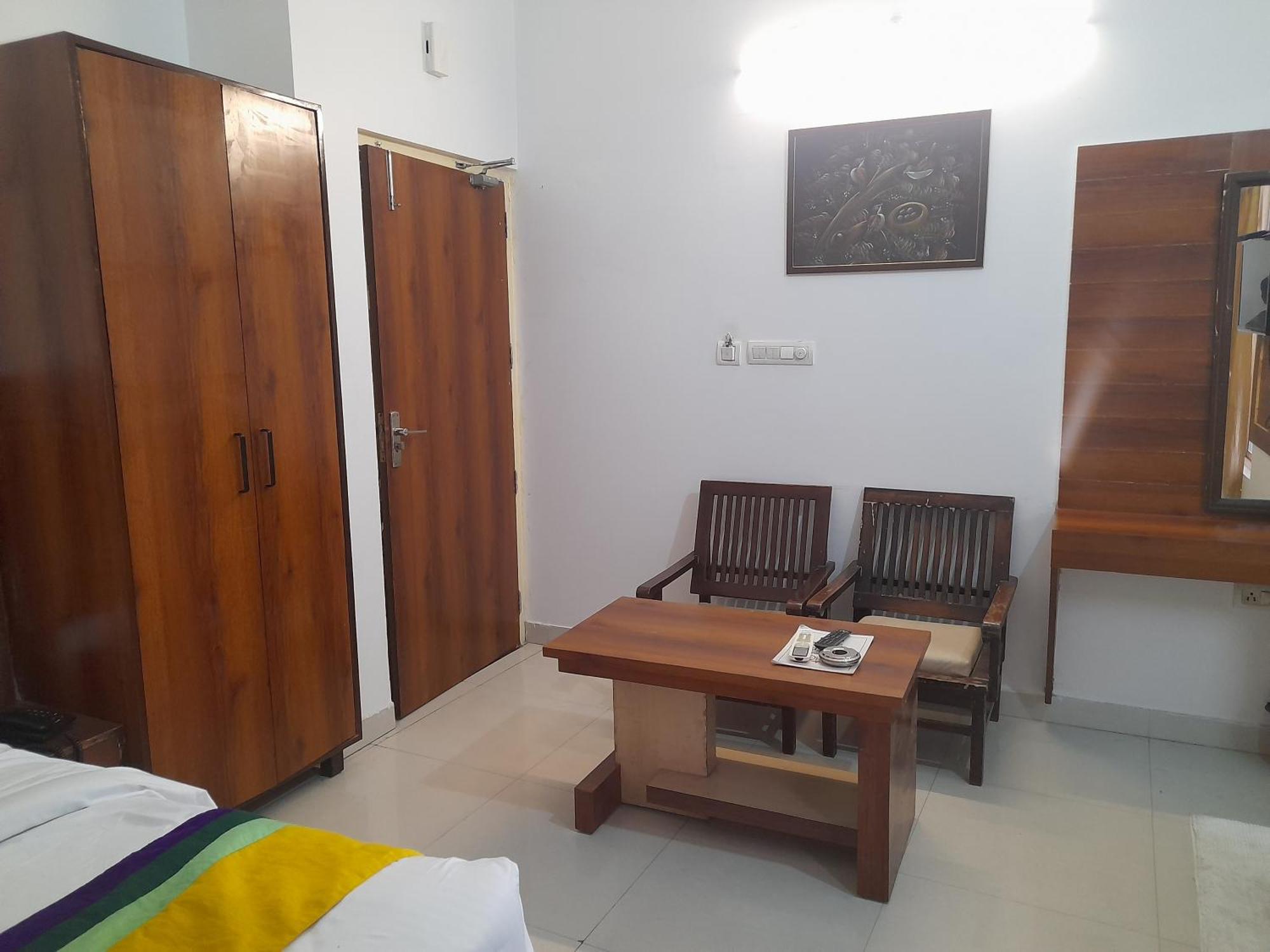 Hotel Global Inn -1 Km From Railway Station - Lift Food And Free Parking Лакхнау Экстерьер фото