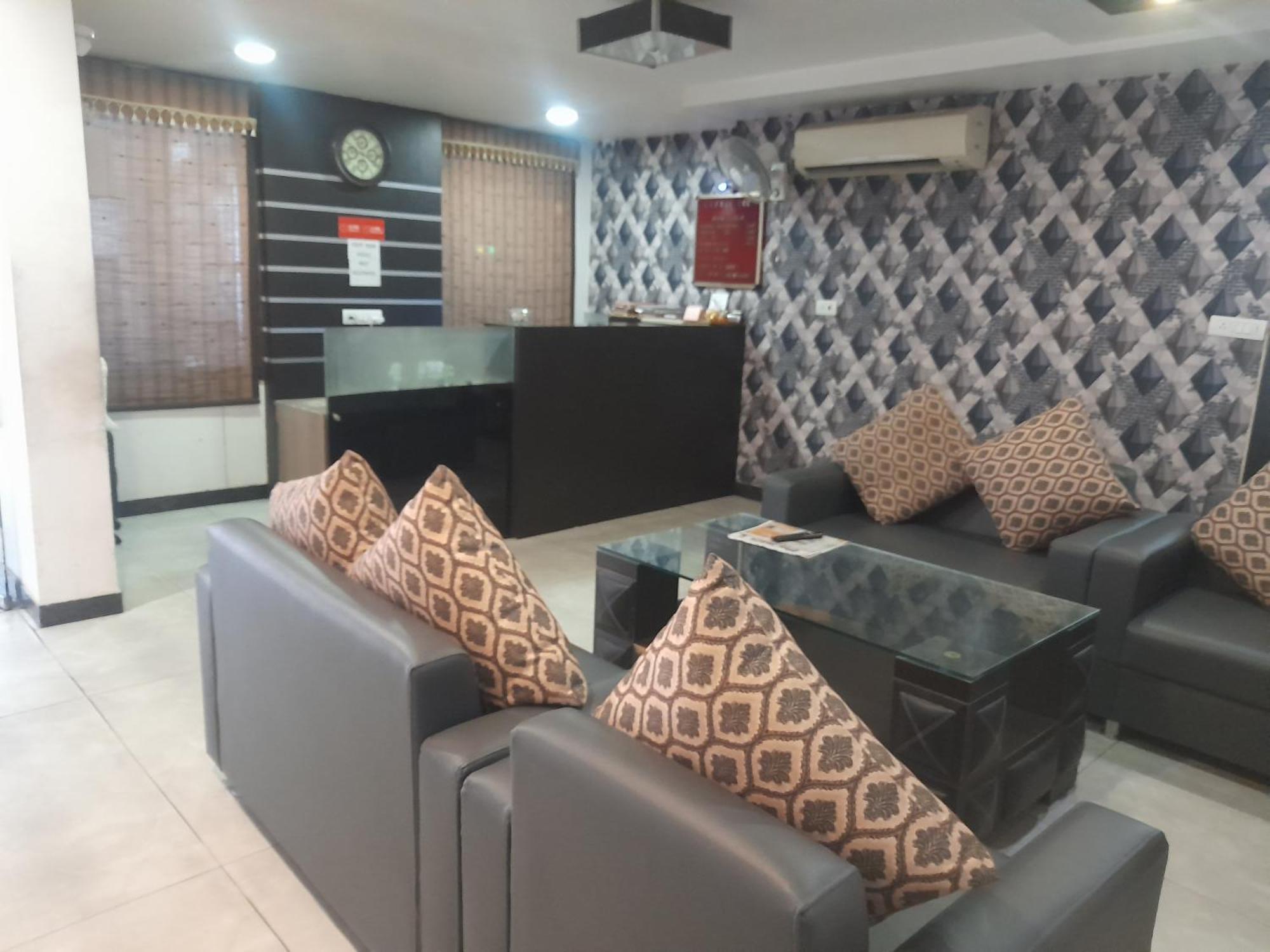 Hotel Global Inn -1 Km From Railway Station - Lift Food And Free Parking Лакхнау Экстерьер фото