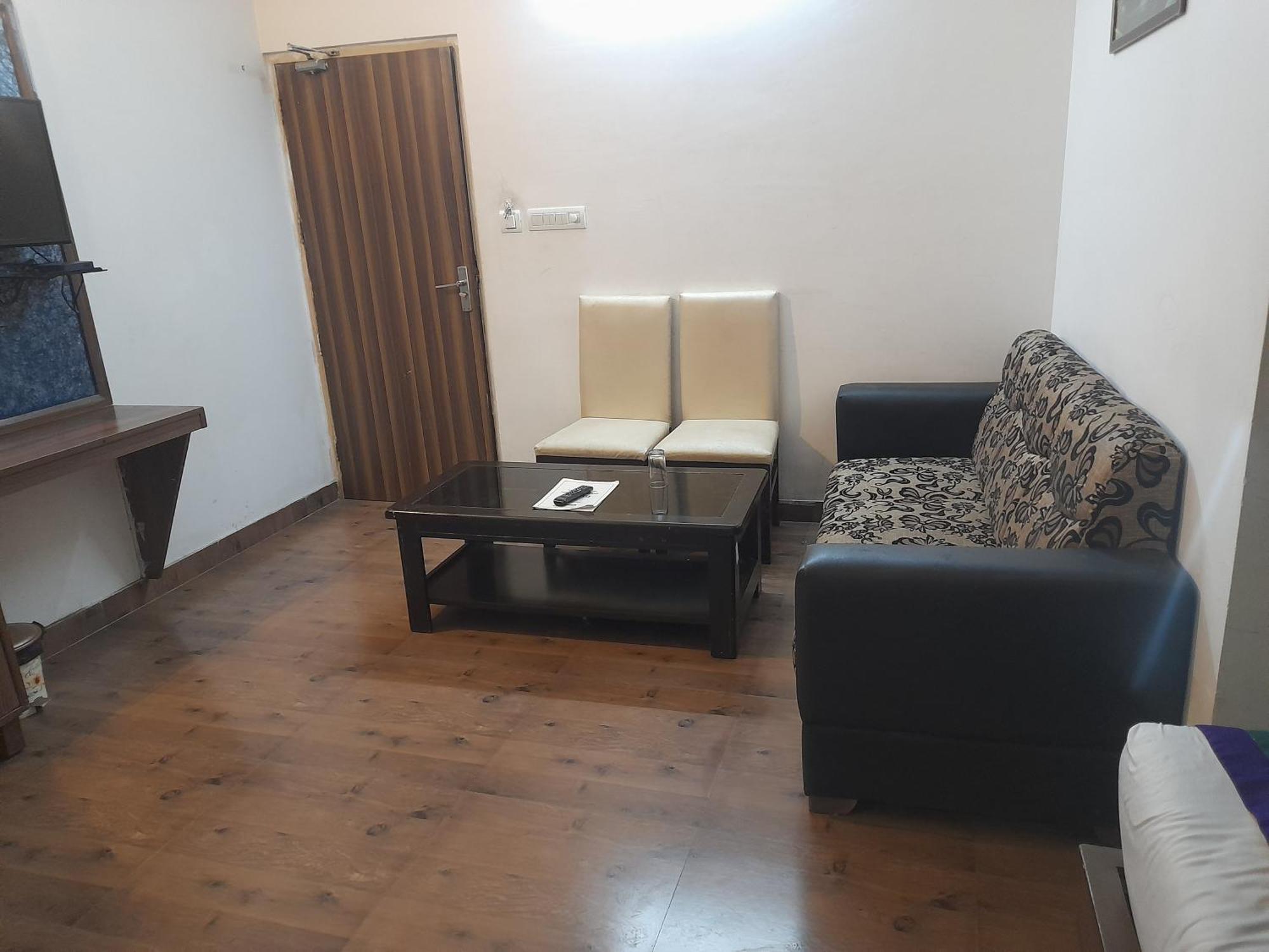 Hotel Global Inn -1 Km From Railway Station - Lift Food And Free Parking Лакхнау Экстерьер фото