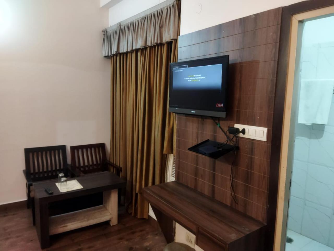 Hotel Global Inn -1 Km From Railway Station - Lift Food And Free Parking Лакхнау Экстерьер фото