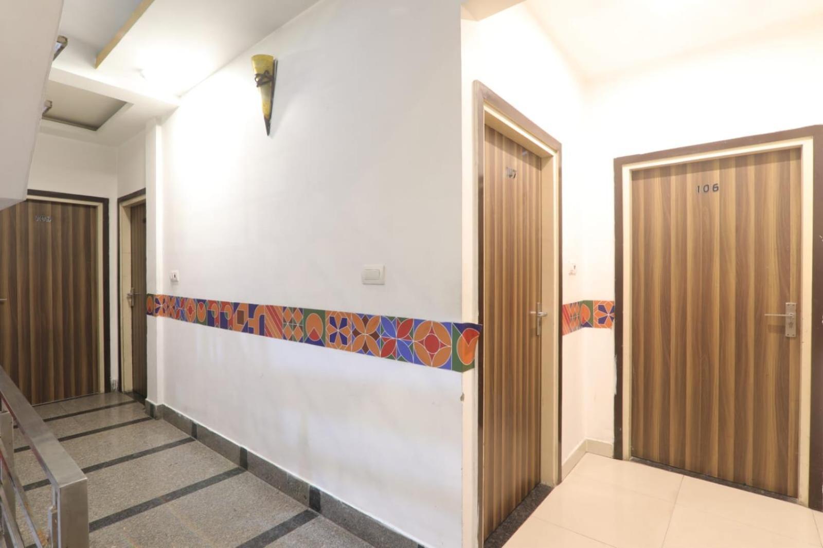 Hotel Global Inn -1 Km From Railway Station - Lift Food And Free Parking Лакхнау Экстерьер фото