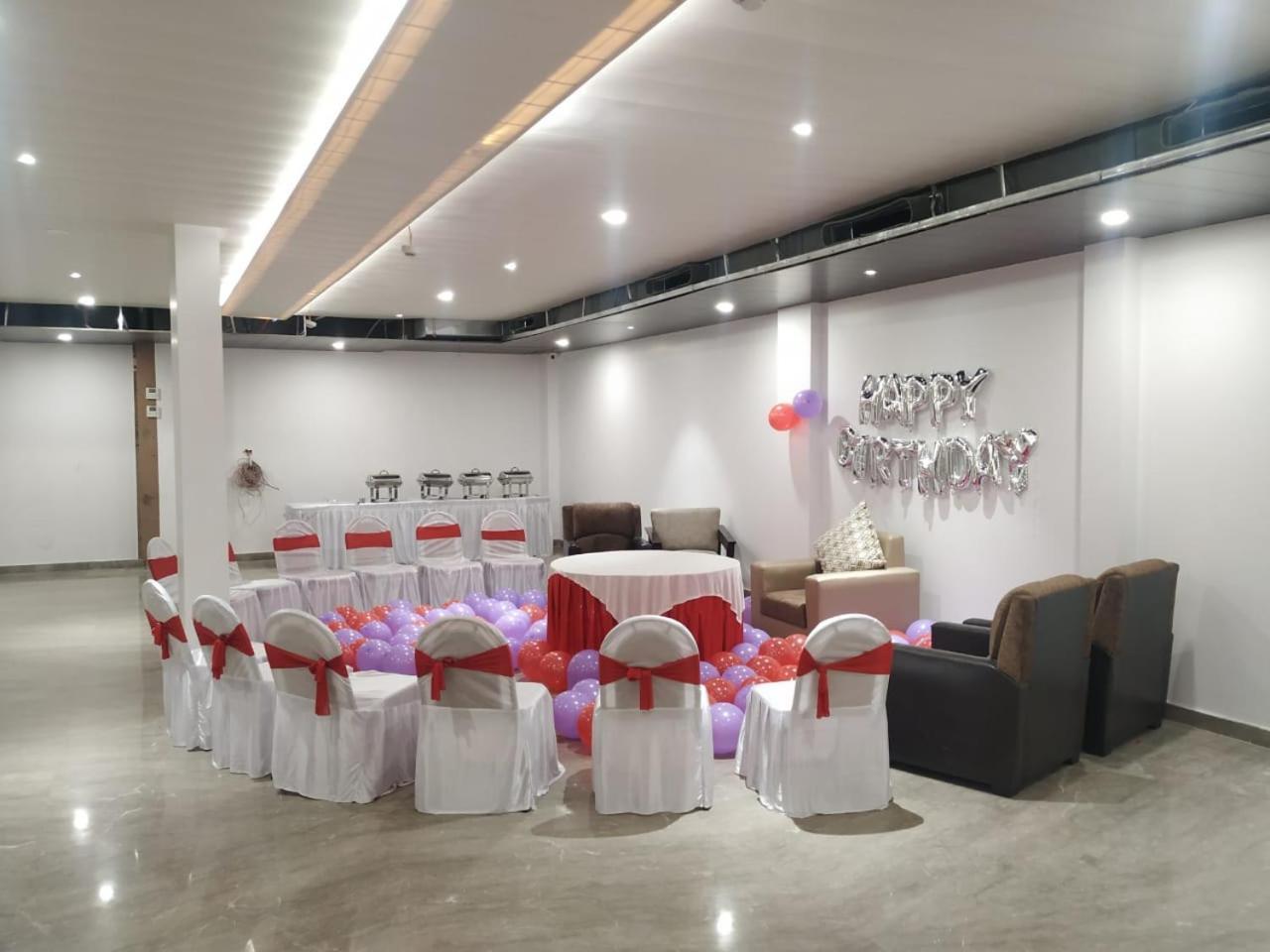 Hotel Global Inn -1 Km From Railway Station - Lift Food And Free Parking Лакхнау Экстерьер фото
