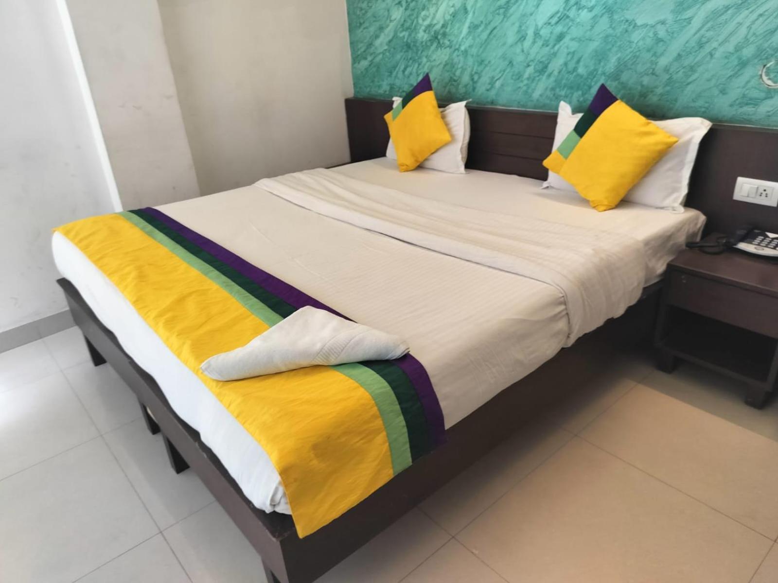 Hotel Global Inn -1 Km From Railway Station - Lift Food And Free Parking Лакхнау Номер фото