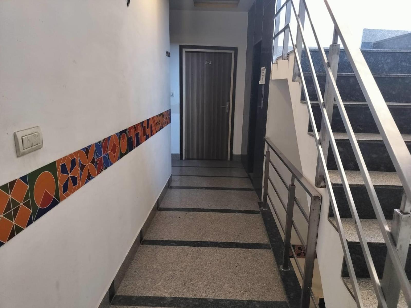 Hotel Global Inn -1 Km From Railway Station - Lift Food And Free Parking Лакхнау Экстерьер фото